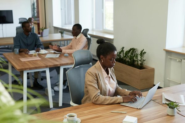 What are the advantages of setting up a business in a UK freeport?